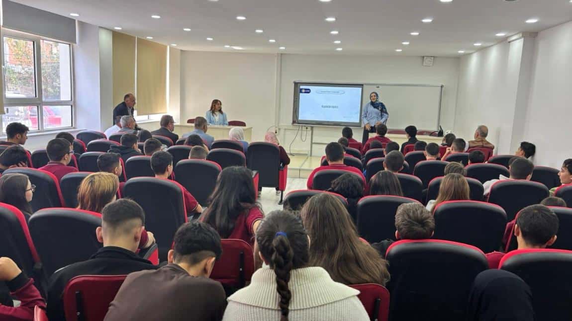 İl Ticaret Müdürlüğü ve Esnaf Sanatkarlar Odası, okulumuz öğrencilerine Ahilik Haftası dolayısıyla sunum gerçekleştirdiler.